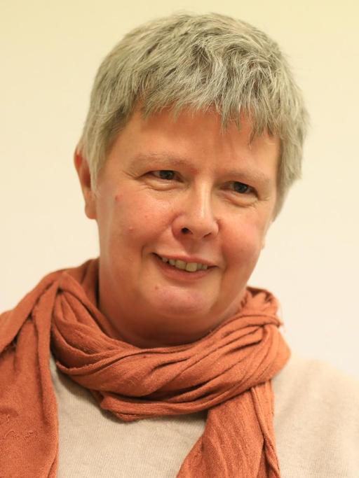 Katina Schubert, Landesvorsitzende der Partei DIE LINKE Berlin ; fotografiert beim Interview in ihrem Büro im Karl-Liebknecht-Haus in Berlin-Mitte. Foto: Thilo Rückeis, TSP | Verwendung weltweit