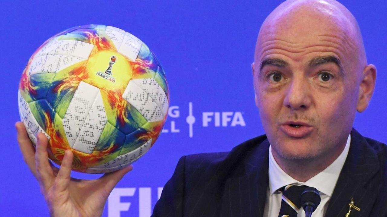 Gianni Infantino will den Weltfußball grundlegend verändern. Gianni Infantino will den Weltfußball grundlegend verändern.