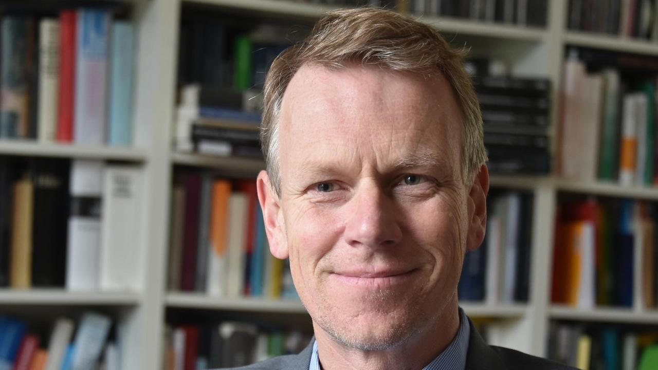 Frank Bösch, Direktor des Zentrums für zeithistorischen Forschung (ZZF) in Potsdam (Brandenburg) in seinem Arbeitszimmer.
Frank Bösch, Direktor des Zentrums für zeithistorischen Forschung (ZZF) in Potsdam (Brandenburg) in seinem Arbeitszimmer.