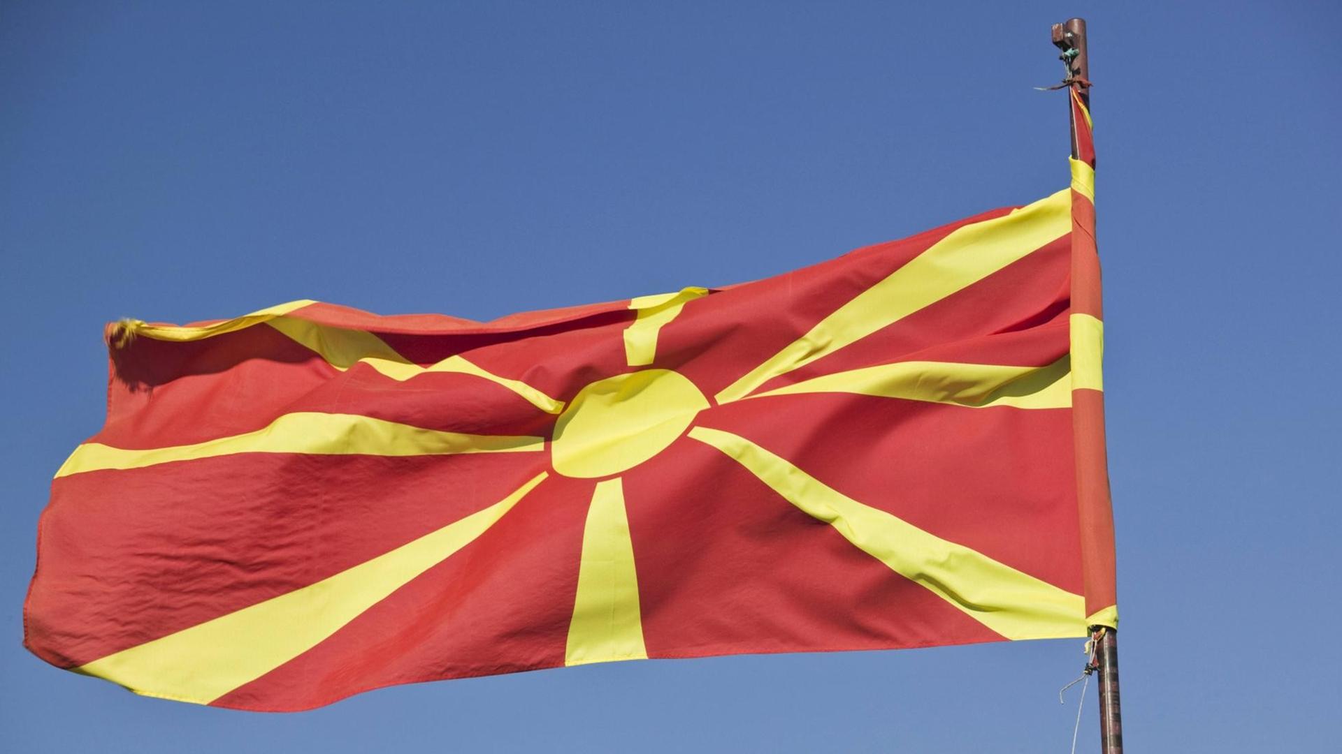 Die Flagge der Republik Nordmazedonien Die Flagge der Republik Nordmazedonien