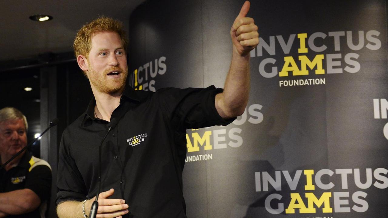 Prince Harry hebt den Daumen hoch bei einer Veranstaltung während der Invictus Games 2017 in Toronto