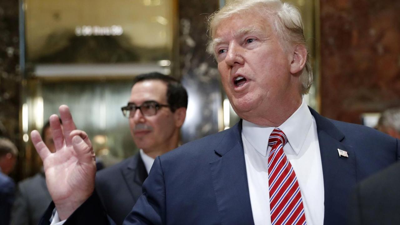 US-Präsident Donald Trump bei einem Pressetermin im Trump Tower in New York City am 15. August 2017 US-Präsident Donald Trump bei einem Pressetermin im Trump Tower in New York City am 15. August 2017