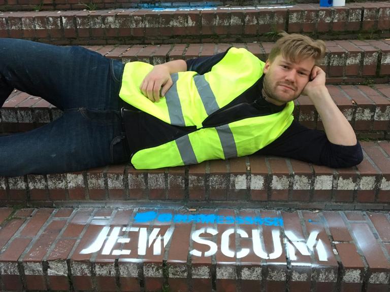 Shahak Shapira bei seiner Aktion #heytwitter