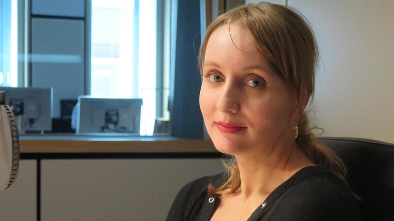 Die Schriftstellerin Affinity Konar im Interview mit Deutschlandfunk Kultur. Die Schriftstellerin Affinity Konar im Interview mit Deutschlandfunk Kultur.
