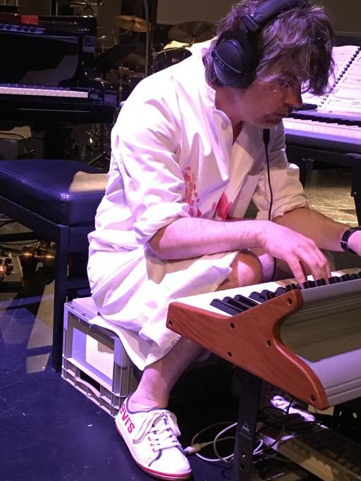 Der Pianist und Elektronikexperte Sebastian Berweck