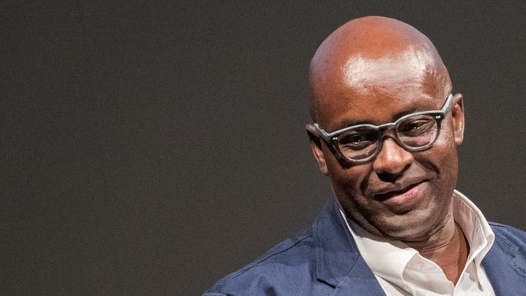 Achille Mbembe spricht am 25.05.2017 in Hamburg im Thalia Theater. Achille Mbembe spricht am 25.05.2017 in Hamburg im Thalia Theater.