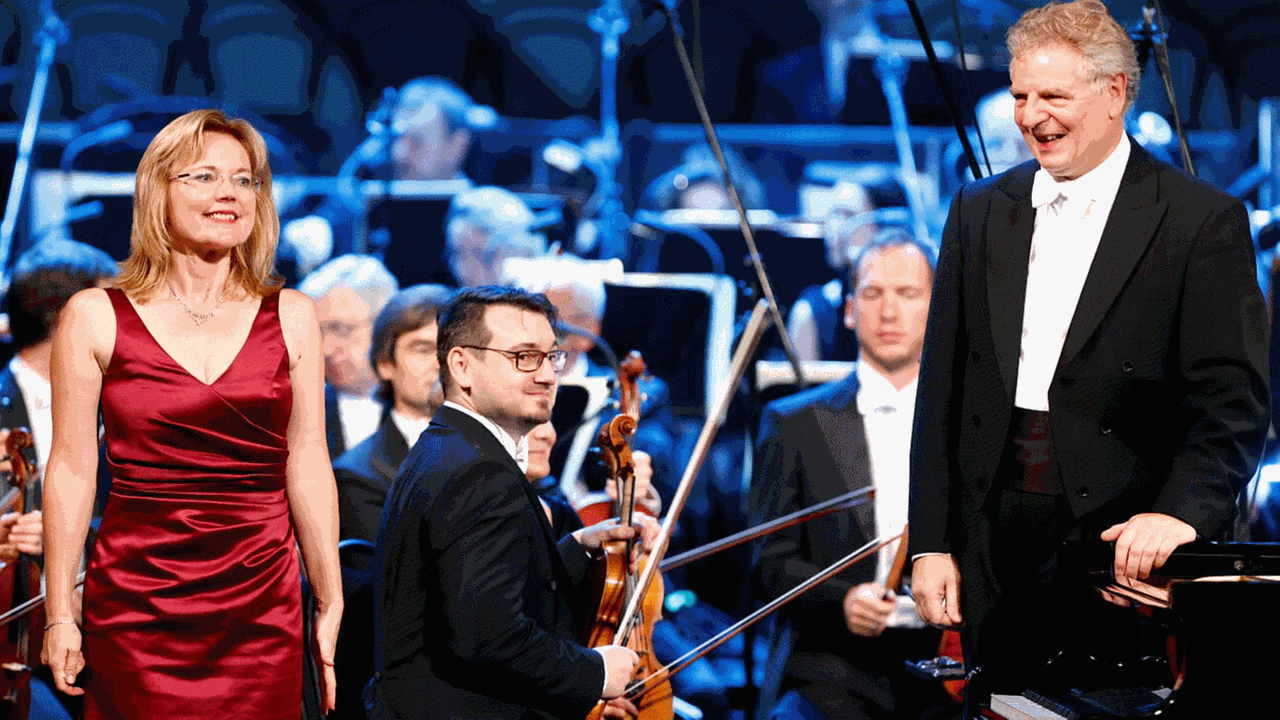 Alice Rajnohová mit dem Orchester des Staatstheaters Prag am 30.08.2020 beim Eröffnungskonzert von Musica Non Grata. Alice Rajnohová mit dem Orchester des Staatstheaters Prag am 30.08.2020 beim Eröffnungskonzert von Musica Non Grata.