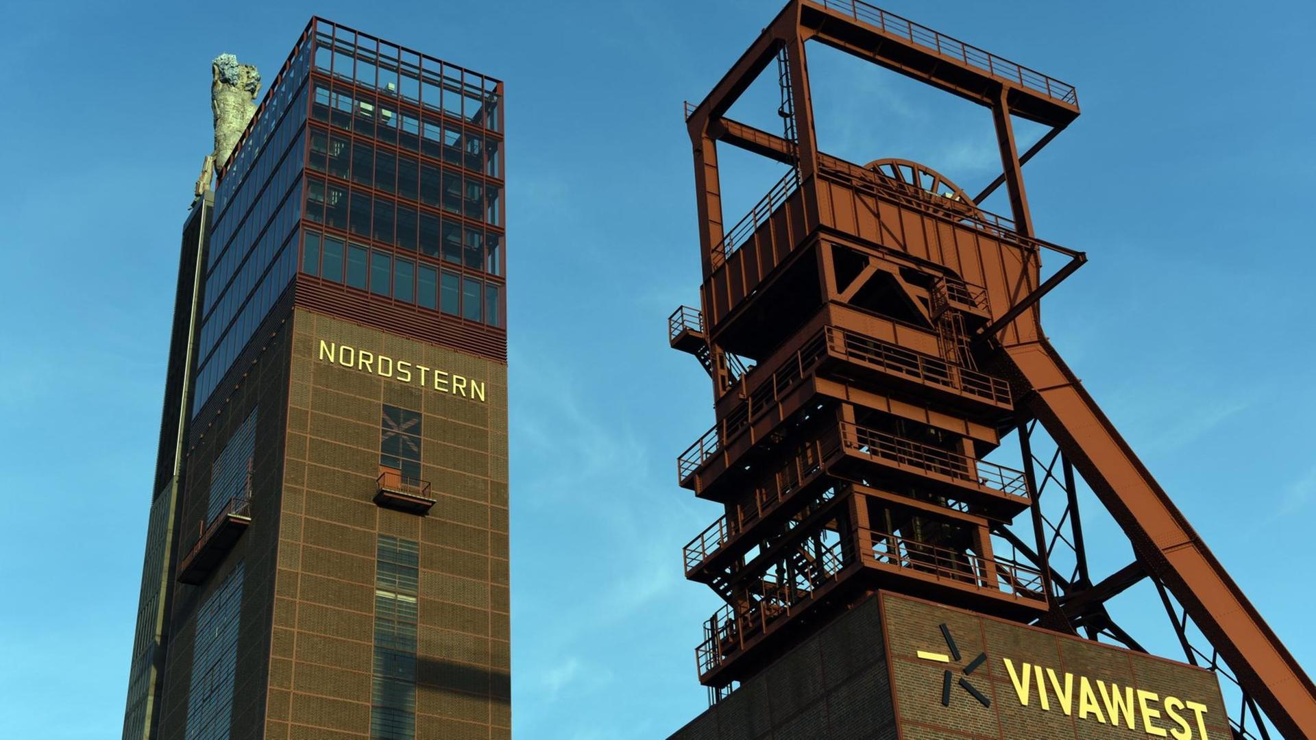 Die Fördertürme Schacht 1 und Schacht 2 des ehemaligen Steinkohle-Bergwerks " Zeche Nordstern stehen in Gelsenkirche (Nordrhein-Westfalen) im Stadtteil Horst. Nach der Stilllegung 1982 wurde das Gelände zu einem Landschaftspakt umgewandelt (Nordsternpark) und die Gebäude saniert. Die Fördertürme Schacht 1 und Schacht 2 des ehemaligen Steinkohle-Bergwerks " Zeche Nordstern stehen in Gelsenkirche (Nordrhein-Westfalen) im Stadtteil Horst. Nach der Stilllegung 1982 wurde das Gelände zu einem Landschaftspakt umgewandelt (Nordsternpark) und die Gebäude saniert.