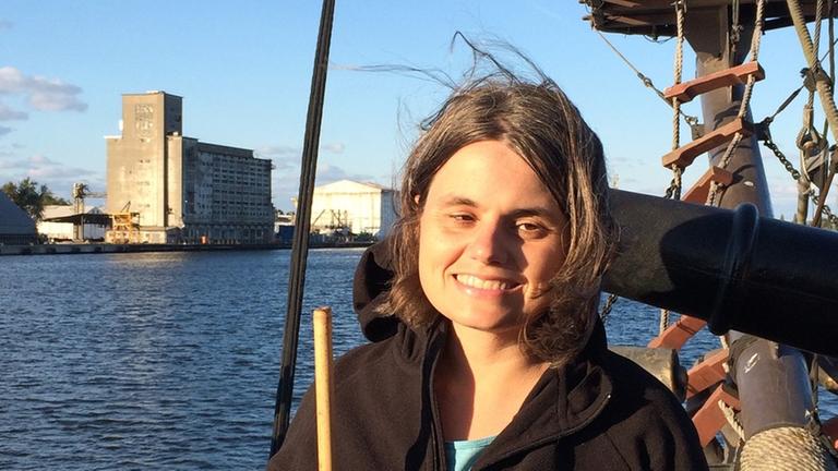 Privataufnahme von Anja Pfaffenzeller auf einem Boot. Privataufnahme von Anja Pfaffenzeller auf einem Boot.