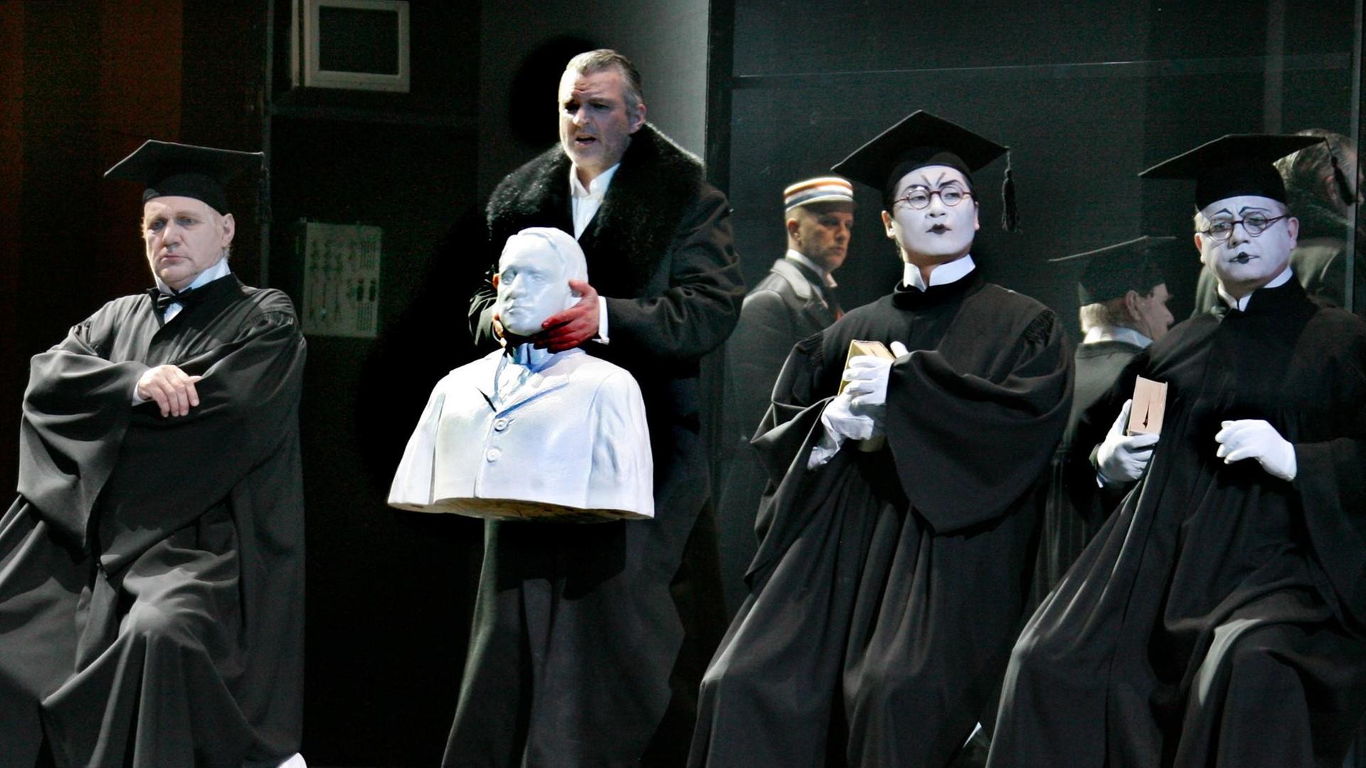 In der Oper "Cantor - Die Vermessung des Unendlichen" des Österreichers Ingomar Grünauer singen am Openhaus in Halle/Saale während der Generalprobe Kammersänger Axel Köhler den Cantor (2.v.l.) und Björn Christian Kuhn, Olaf Schröder und Ki-Hyun Park (l-r) die drei Mathematiker. Die Oper zeigt den Mathematiker Georg Cantor, den Erfinder der Mengenlehre. Es geht um die Tragödie von Cantor, der geistig Außerordentliches leistete aber in seiner Zeit missverstanden wurde. Widersprüche zwischen Person, Werk und Krankheit werden aufgezeigt. In der Oper "Cantor - Die Vermessung des Unendlichen" des Österreichers Ingomar Grünauer singen am Openhaus in Halle/Saale während der Generalprobe Kammersänger Axel Köhler den Cantor (2.v.l.) und Björn Christian Kuhn, Olaf Schröder und Ki-Hyun Park (l-r) die drei Mathematiker. Die Oper zeigt den Mathematiker Georg Cantor, den Erfinder der Mengenlehre. Es geht um die Tragödie von Cantor, der geistig Außerordentliches leistete aber in seiner Zeit missverstanden wurde. Widersprüche zwischen Person, Werk und Krankheit werden aufgezeigt.