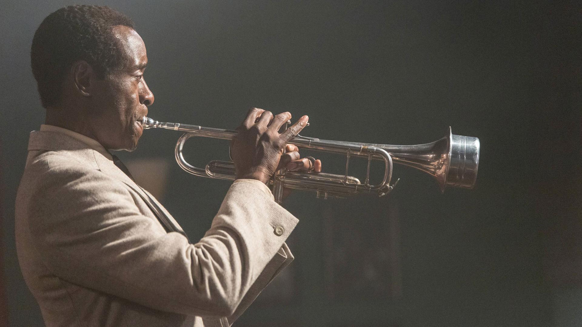 Don Cheadle als Miles Davis in einer Szene des Films "Miles Ahead" Don Cheadle als Miles Davis in einer Szene des Films "Miles Ahead"