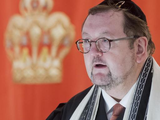Rabbiner Walter Homolka, Rektor des Abraham Geiger Kollegs, spricht am 01.12.2016 bei der Rabbinerordinationsfeier in der Synagoge der Liberalen Juüdischen Gemeinde in Hannover.