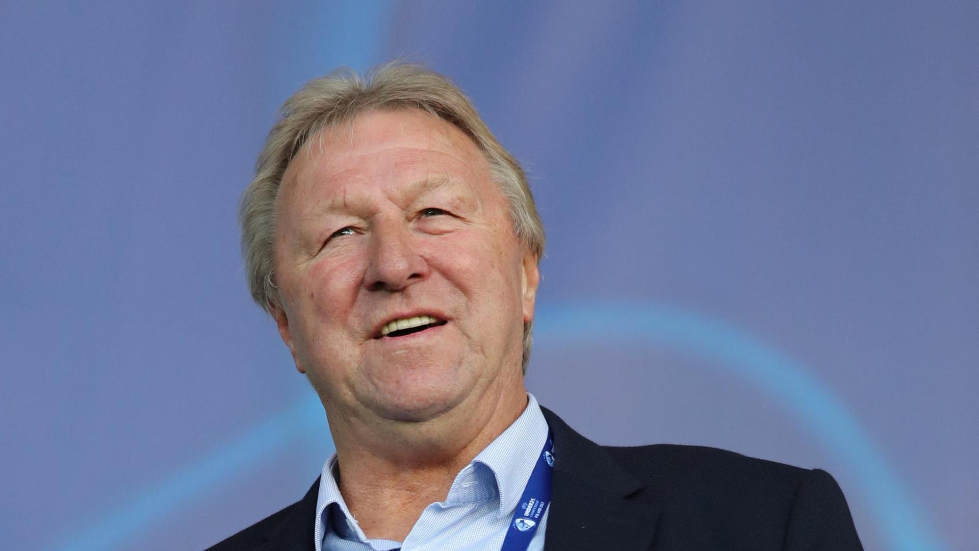 Horst Hrubesch, Interimstrainer der deutschen Frauen-Fußballnationalmannschaft Horst Hrubesch, Interimstrainer der deutschen Frauen-Fußballnationalmannschaft
