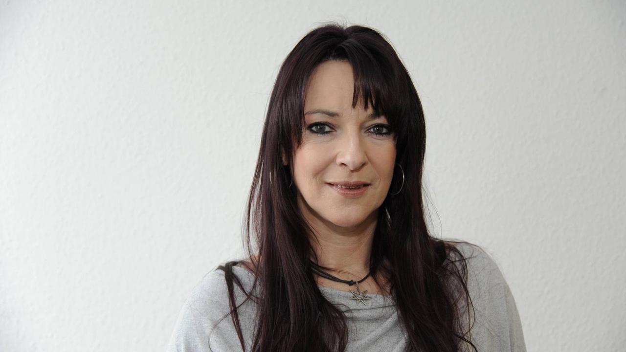 Ein Porträt der Sozialarbeiterin Susanne Lohaus. Sie ist beim Jugendamt in Duisburg in der offenen Kinder- und Jugendarbeit tätig und engagiert sich für junge Migranten. Ein Porträt der Sozialarbeiterin Susanne Lohaus. Sie ist beim Jugendamt in Duisburg in der offenen Kinder- und Jugendarbeit tätig und engagiert sich für junge Migranten.
