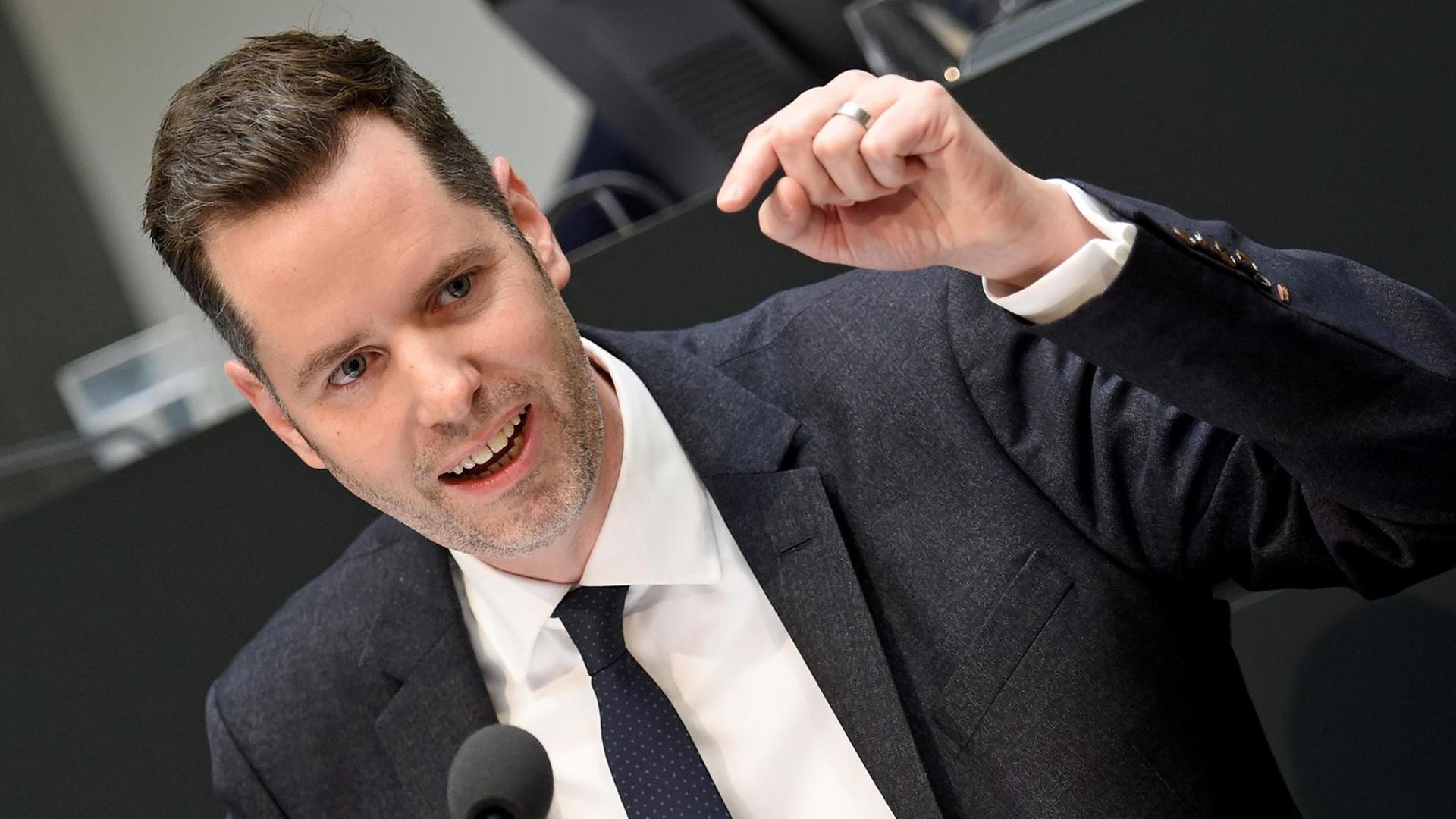 Der niedersächsische Fraktionschef Dürr während der Haushaltsdebatte im Dezember 2016 Der niedersächsische Fraktionschef Dürr während der Haushaltsdebatte im Dezember 2016