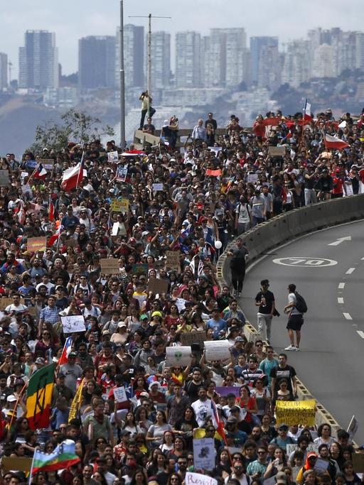 Proteste in Chile und Südamerika - Aufruhr gegen soziale Ungerechtigkeit
