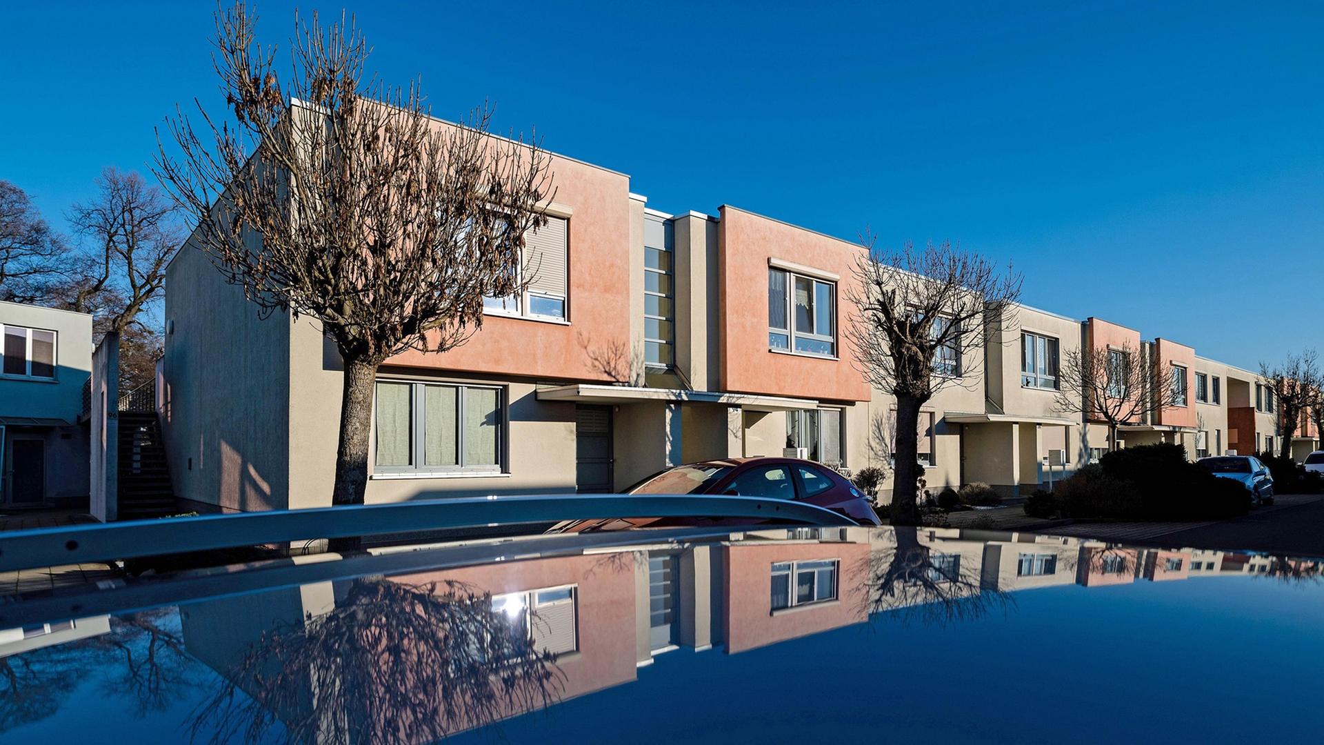 Modell für sozialen Wohnungsbau: kostensparende und funktionelle Reihenhäuser in der Bauhaussiedlung Dessau-Törten Modell für sozialen Wohnungsbau: kostensparende und funktionelle Reihenhäuser in der Bauhaussiedlung Dessau-Törten
