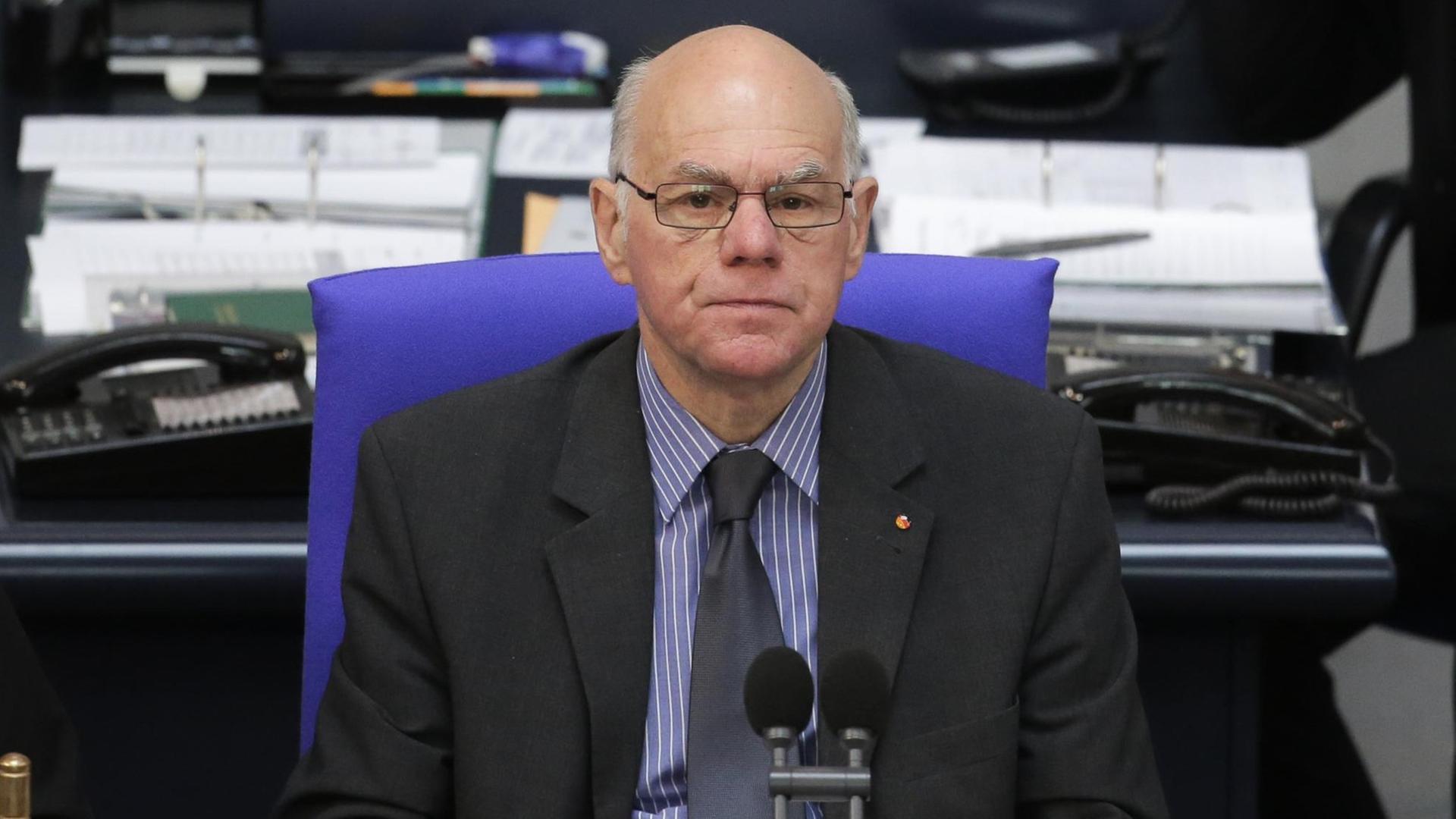 Bundestagspräsident Norbert Lammert während einer Sitzung des Bundes-Tages. Bundestagspräsident Norbert Lammert während einer Sitzung des Bundes-Tages.