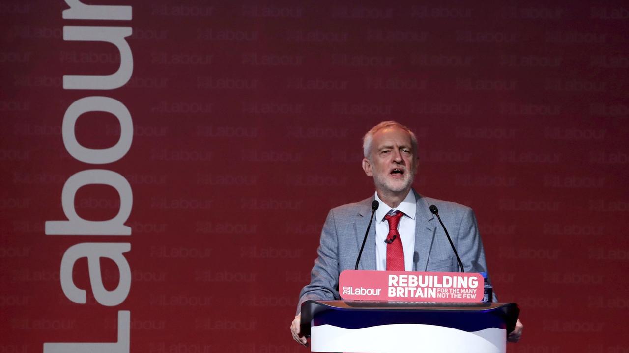 Der Vorsitzende der britischen Labour-Partei, Jeremy Corbyn, redet auf dem Parteitag am 22.09.2018.