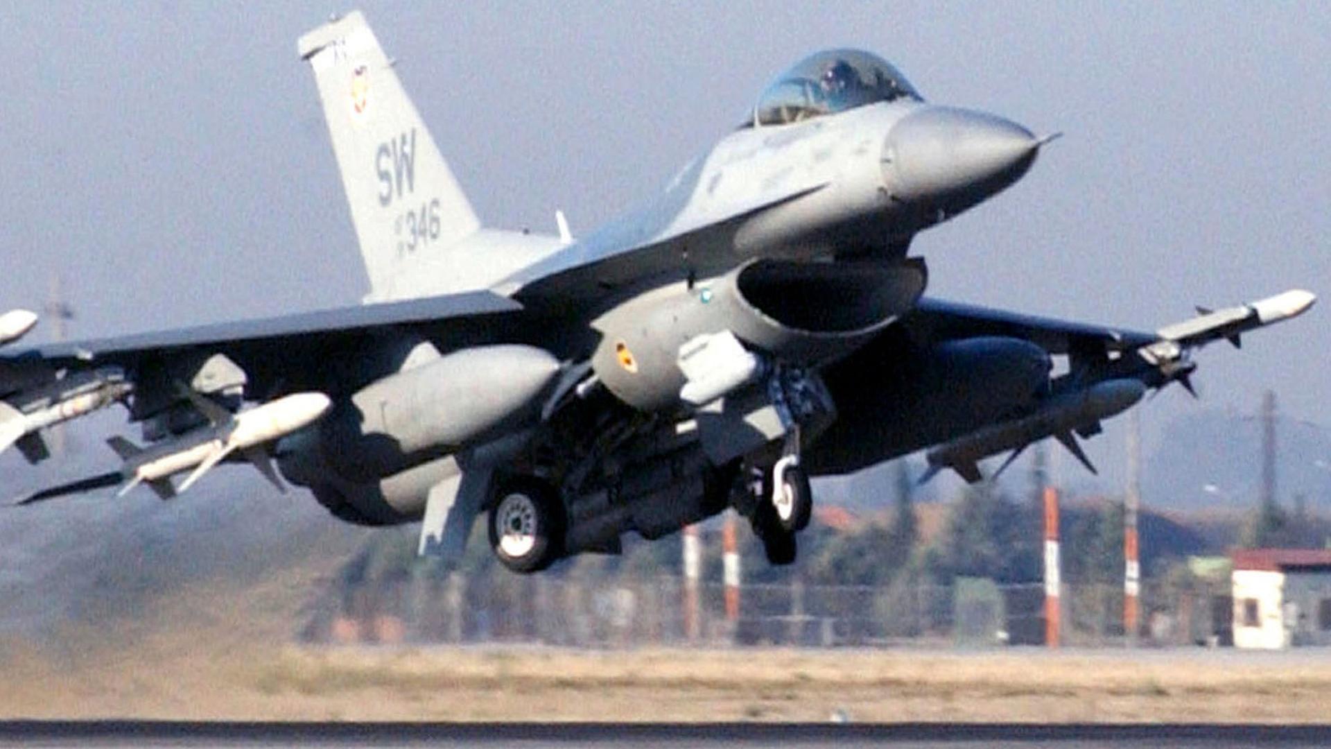 Ein US-Kampfflugzeug startet von einer Militärbasis im türkischen Incirlik (Archivbild von 2012). Ein US-Kampfflugzeug startet von einer Militärbasis im türkischen Incirlik (Archivbild von 2012).