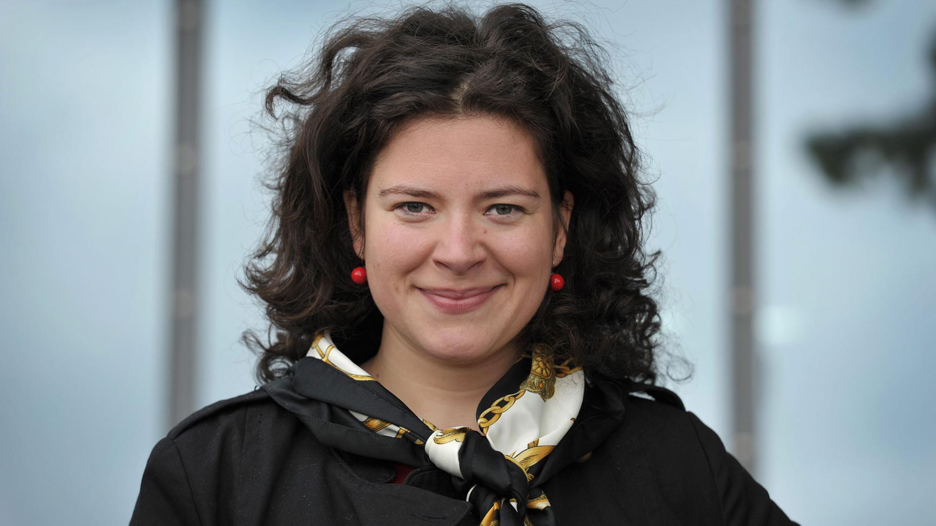 Die deutsch-schweizerische Lyrikerin Nora Gomringer auf der Terrasse der Villa Concordia Die deutsch-schweizerische Lyrikerin Nora Gomringer auf der Terrasse der Villa Concordia