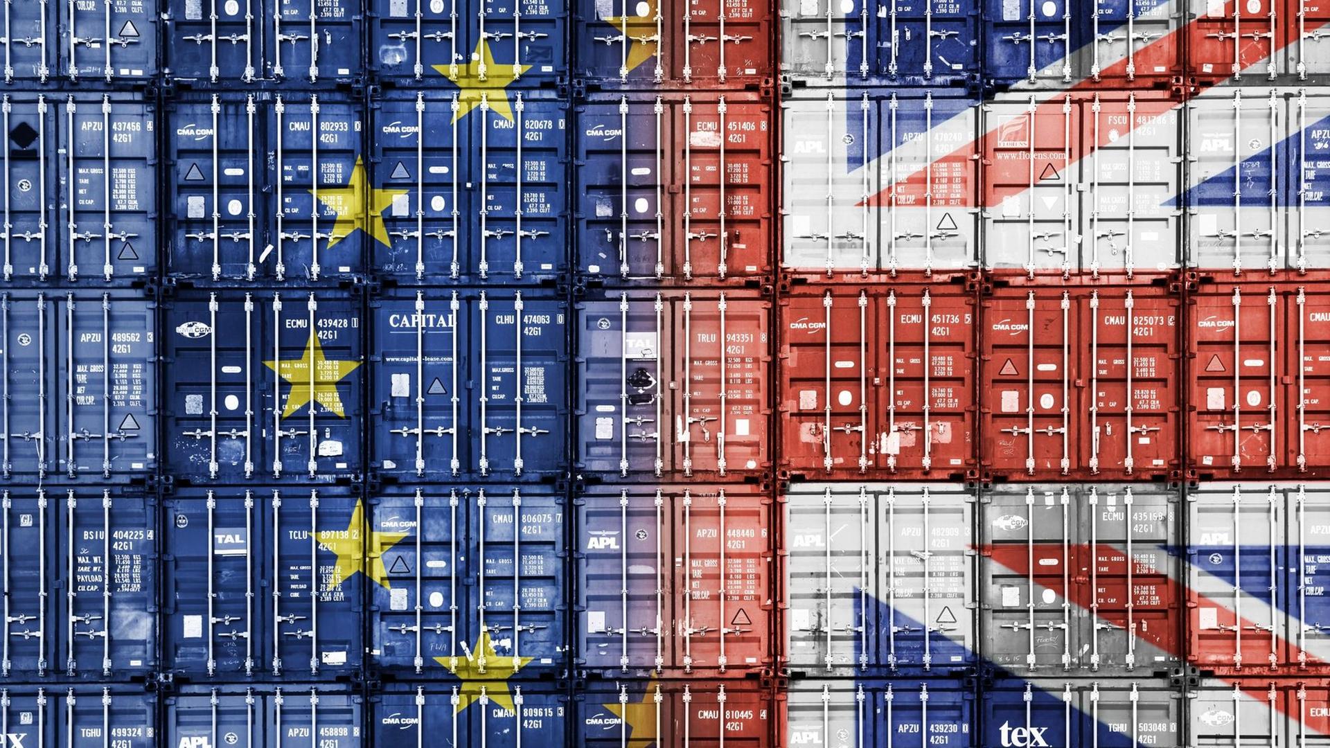 Eine Fotomontage zeigt gestapelte Container mit den Fahnen von Großbritannien und der EU Eine Fotomontage zeigt gestapelte Container mit den Fahnen von Großbritannien und der EU