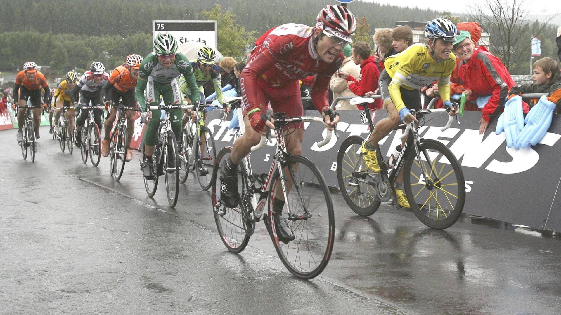 Radsport - Deutschland Tour 2008 - 03.09.2008, 5. Etappe - Mainz > Winterberg, Maxime Monfort (FRA/COF), Gesamtführender Linus Gerdemann (GER/THR), - Cycling Germany Tour 2008 03 09 2008 5 Stage Mainz > Winterberg Maxime Monfort FRA COF Leading overall Linus Gerdemann ger THR Radsport - Deutschland Tour 2008 - 03.09.2008, 5. Etappe - Mainz > Winterberg, Maxime Monfort (FRA/COF), Gesamtführender Linus Gerdemann (GER/THR), - Cycling Germany Tour 2008 03 09 2008 5 Stage Mainz > Winterberg Maxime Monfort FRA COF Leading overall Linus Gerdemann ger THR
