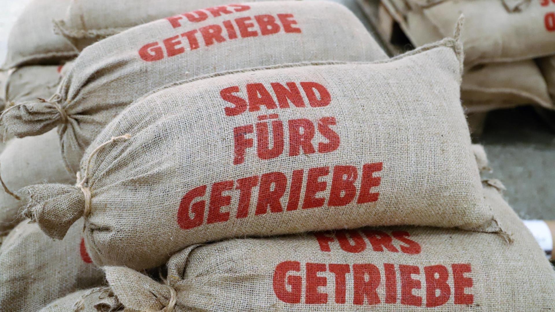 Ausstellungsansichten Klaus Staeck. Sand fürs Getriebe ab 9. Februar 2018 im Museum Folkwang Alle Werke © Klaus Staeck, VG Bild-Kunst, Bonn Foto: Museum Folkwang, Tanja Lamers Ausstellungsansichten Klaus Staeck. Sand fürs Getriebe ab 9. Februar 2018 im Museum Folkwang Alle Werke © Klaus Staeck, VG Bild-Kunst, Bonn Foto: Museum Folkwang, Tanja Lamers