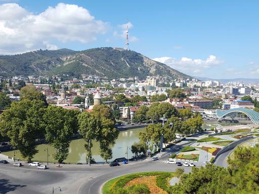 Tiflis ist die bevölkerungsreichste und größte Stadt in Georgien.