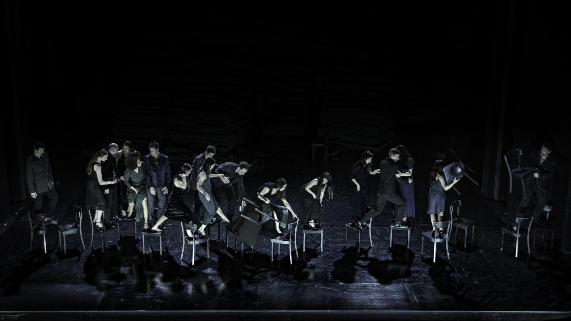 "Neues Stück I" - Ein Stück von Dimitris Papaioannou am Tanztheater Wuppertal Pina Bausch, Mai 2018