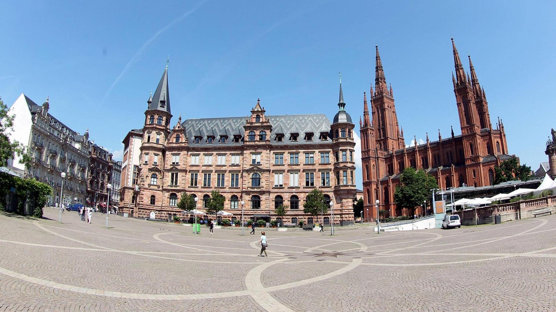 Wiesbaden: Neues Rathaus, Marktkirche, Marktplatz Wiesbaden: Neues Rathaus, Marktkirche, Marktplatz