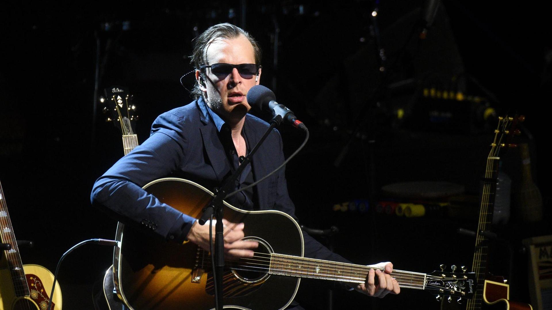 Der US-amerikanische Bluesrock-Gitarrist Joe Bonamassa. Der US-amerikanische Bluesrock-Gitarrist Joe Bonamassa.