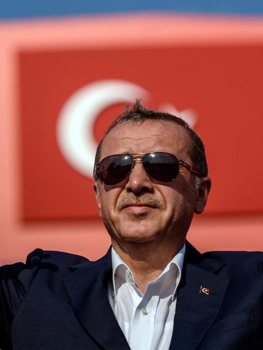 Der türkische Präsident Recep Tayyip Erdogan bei einer Demonstration in Istanbul (7.8.2016).