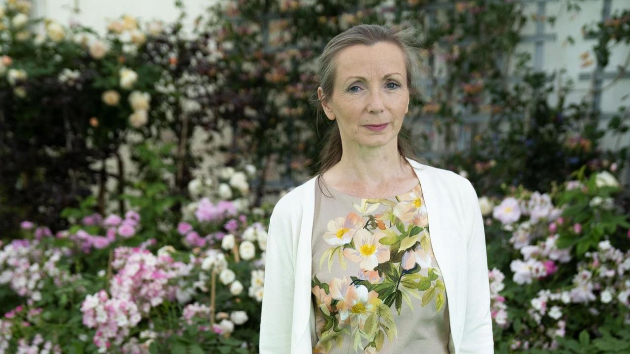 Porträt von Anna Burns. Porträt von Anna Burns.