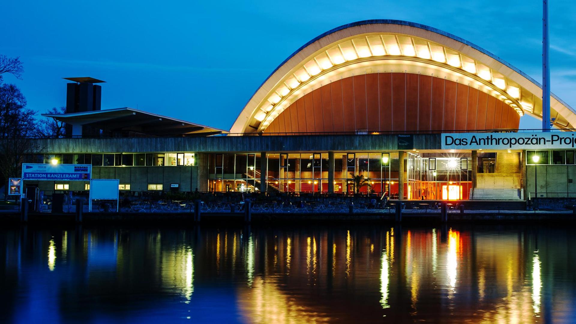 Das Haus der Kulturen der Welt am Berliner Spreeufer Das Haus der Kulturen der Welt am Berliner Spreeufer