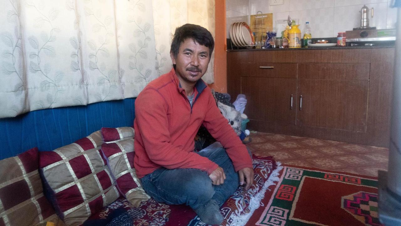 Die Besucherzahl im Spiti-Tal wächst - Der 37-jährige Phuntsok Döndrub beobachtet die Veränderungen seit seiner Kindheit. Die Besucherzahl im Spiti-Tal wächst - Der 37-jährige Phuntsok Döndrub beobachtet die Veränderungen seit seiner Kindheit.
