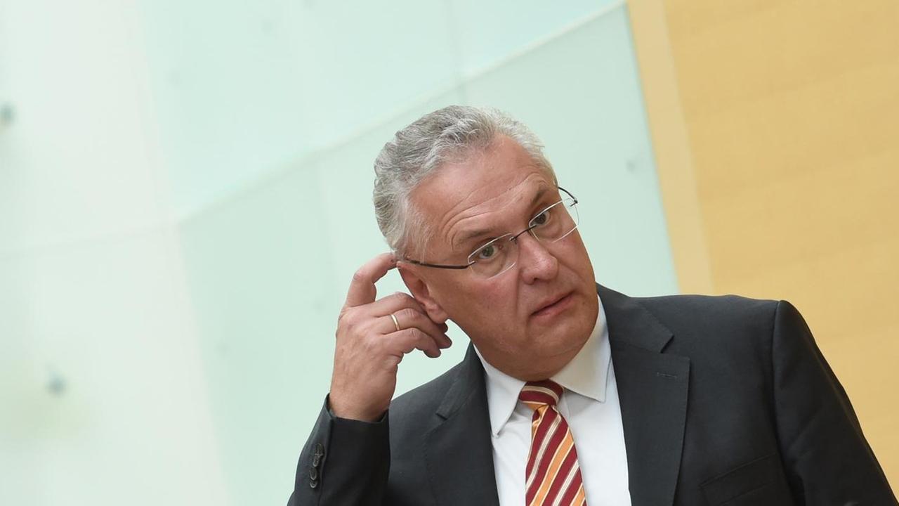 Der bayerische Innenminister Joachim Herrmann (CSU) Der bayerische Innenminister Joachim Herrmann (CSU)