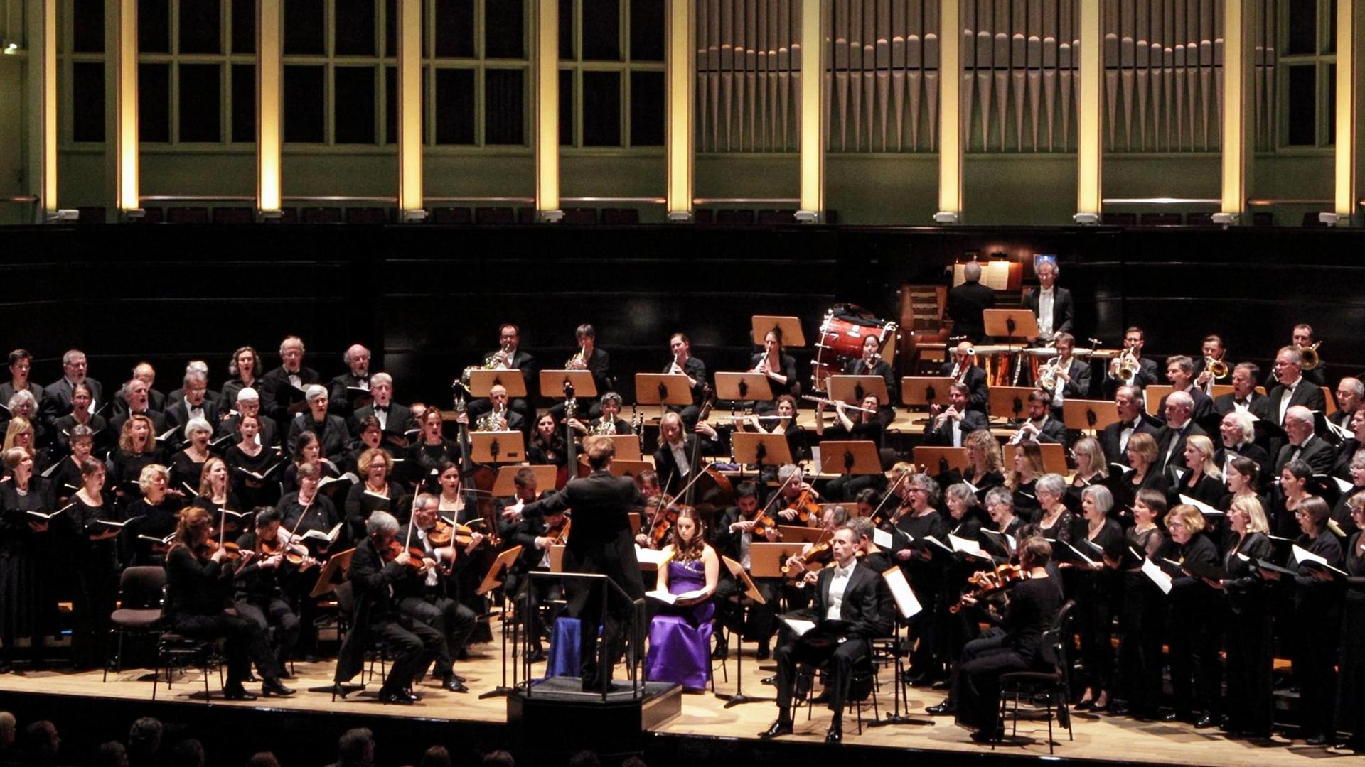 Chor und Orchester in der Glocke in Bremen Chor und Orchester in der Glocke in Bremen