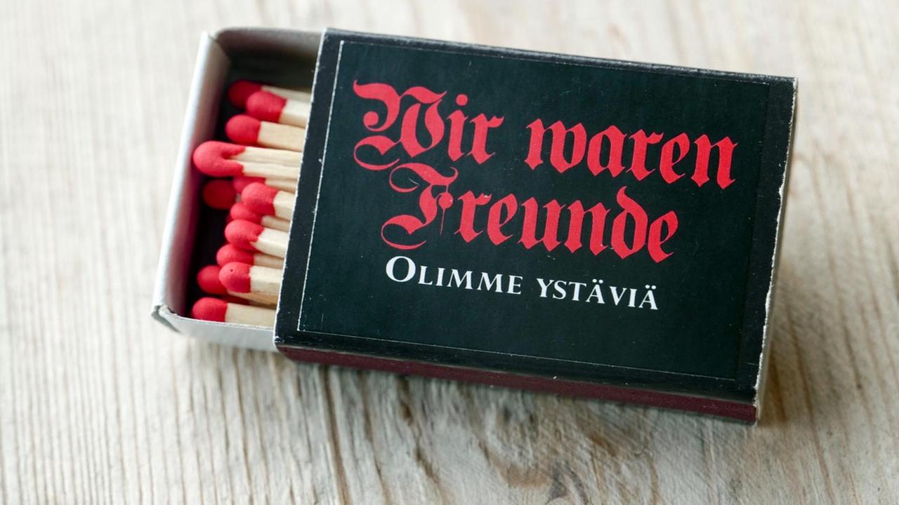 Eine Streichholzschachtel mit der Aufschrift "Wir waren Freunde": Der Schriftzug war Titel der gleichnamigen Ausstellung in Rovaniemi (Lappland) über die Präsens der Deutschen Wehrmacht in Finnland während des Zweiten Weltkriegs Eine Streichholzschachtel mit der Aufschrift "Wir waren Freunde": Der Schriftzug war Titel der gleichnamigen Ausstellung in Rovaniemi (Lappland) über die Präsens der Deutschen Wehrmacht in Finnland während des Zweiten Weltkriegs