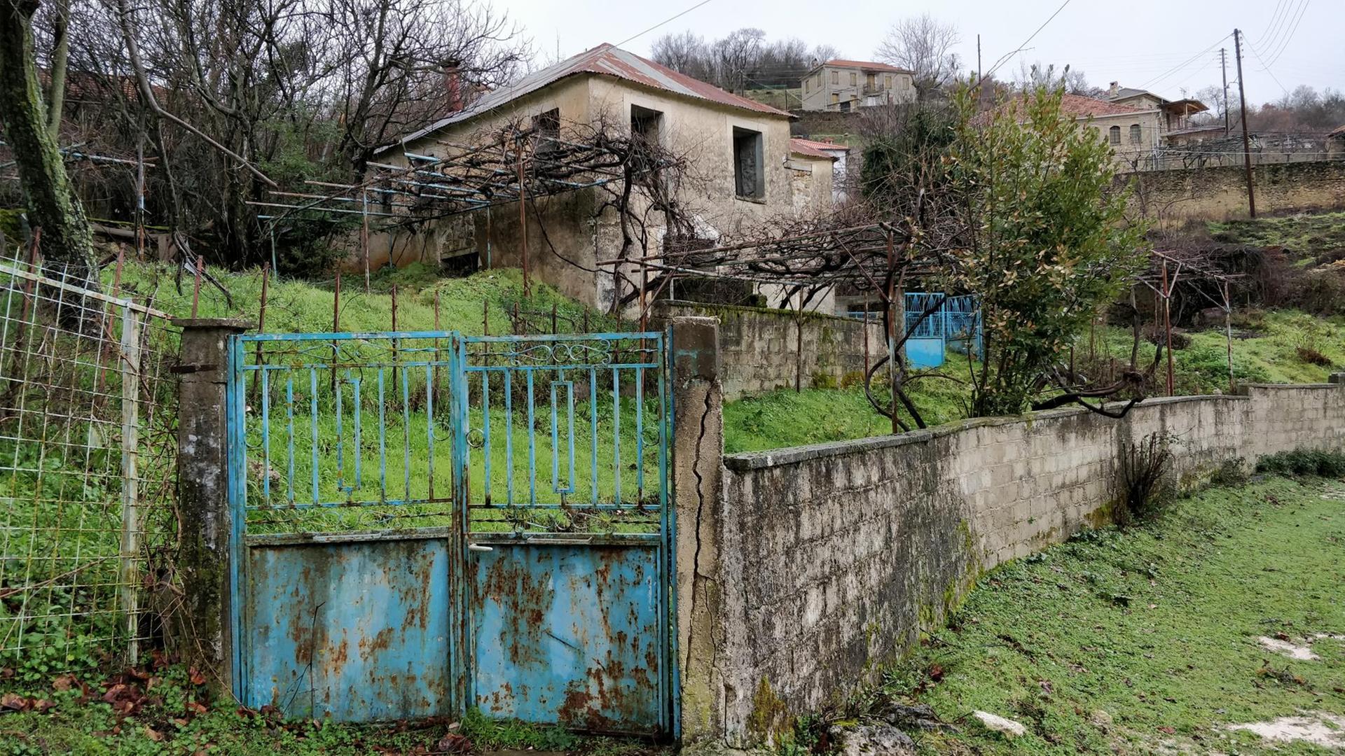 Die meisten Häuser in Teriachi wurden von ihren Besitzern verlassen. Die meisten Häuser in Teriachi wurden von ihren Besitzern verlassen.