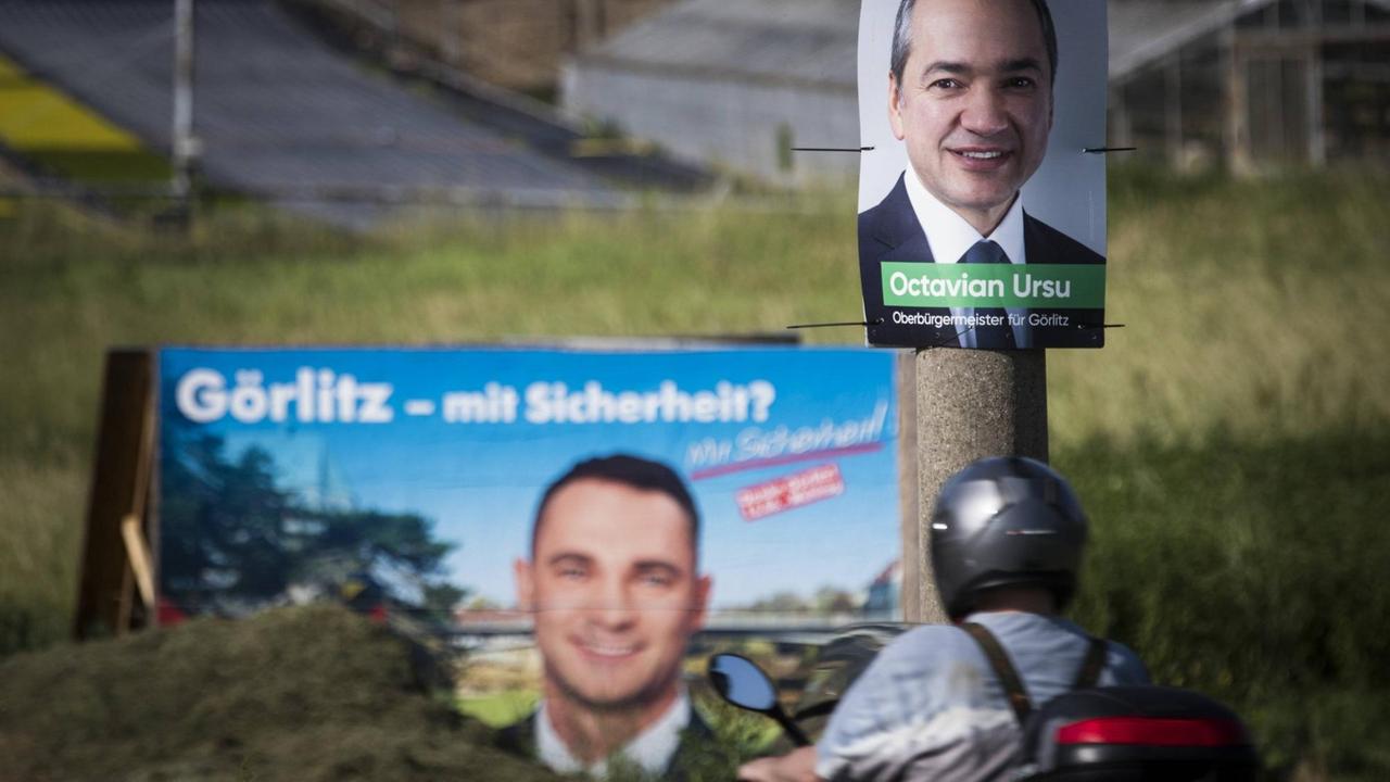 Wahlplakate von Octavian Ursu (CDU) und Sebastian Wippel (AfD), aufgenommen in Goerlitz, 12.06.2019. Ursu (CDU) trat gegen Wippel (AfD) in einer Stichwahl um das Amt des Oberbuergermeisters an. Wahlplakate von Octavian Ursu (CDU) und Sebastian Wippel (AfD), aufgenommen in Goerlitz, 12.06.2019. Ursu (CDU) trat gegen Wippel (AfD) in einer Stichwahl um das Amt des Oberbuergermeisters an.
