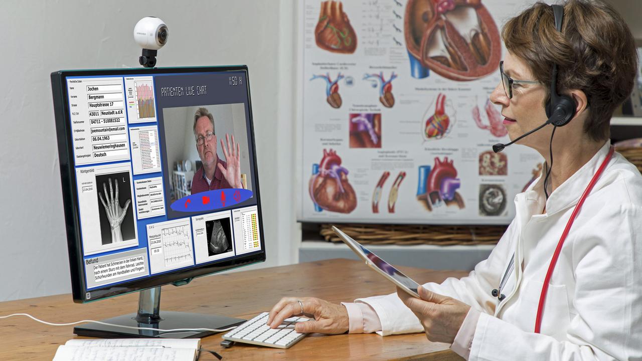 Eine Ärztin kommuniziert in ihrer Praxis über Webcam mit einem Patienten. Eine Ärztin kommuniziert in ihrer Praxis über Webcam mit einem Patienten.
