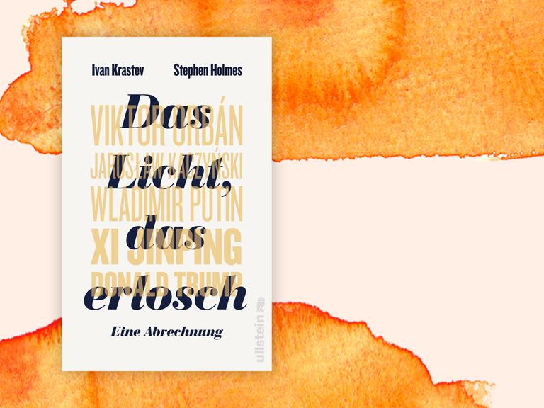 Auf dem Buch des Covers stehen die Namen der Autoren Ivan Krastev und Stephen Holmes und "Das Licht, das erlosch - eine Abrechnung" in Schwarz, darüber schieben sich in anderer Farbe die Namen der Politiker Viktor Orbán, Jaroslaw Kaczynski, Wladimir Putin, Xi Jinping und Donald Trump
