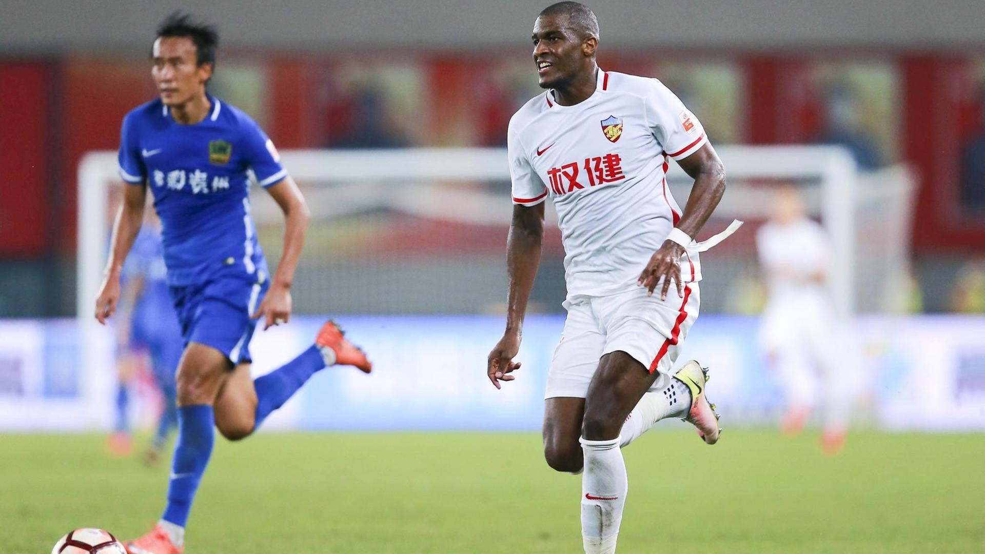 TIANJIN, CHINA - SEPTEMBER 10: Anthony Modeste 37 of Tianjin Quanjian drives the ball during the 24th round match of 2017 Chinese Football Association Super League (CSL) between Tianjin Quanjian and Guizhou Hengfeng Zhicheng at Haihe Educational Football Stadium on September 10, 2017 in Tianjin, China. PUBLICATIONxINxGERxSUIxAUTxHUNxONLY Copyright: xVCGx CFP111126535989 TIANJIN, CHINA - SEPTEMBER 10: Anthony Modeste 37 of Tianjin Quanjian drives the ball during the 24th round match of 2017 Chinese Football Association Super League (CSL) between Tianjin Quanjian and Guizhou Hengfeng Zhicheng at Haihe Educational Football Stadium on September 10, 2017 in Tianjin, China. PUBLICATIONxINxGERxSUIxAUTxHUNxONLY Copyright: xVCGx CFP111126535989