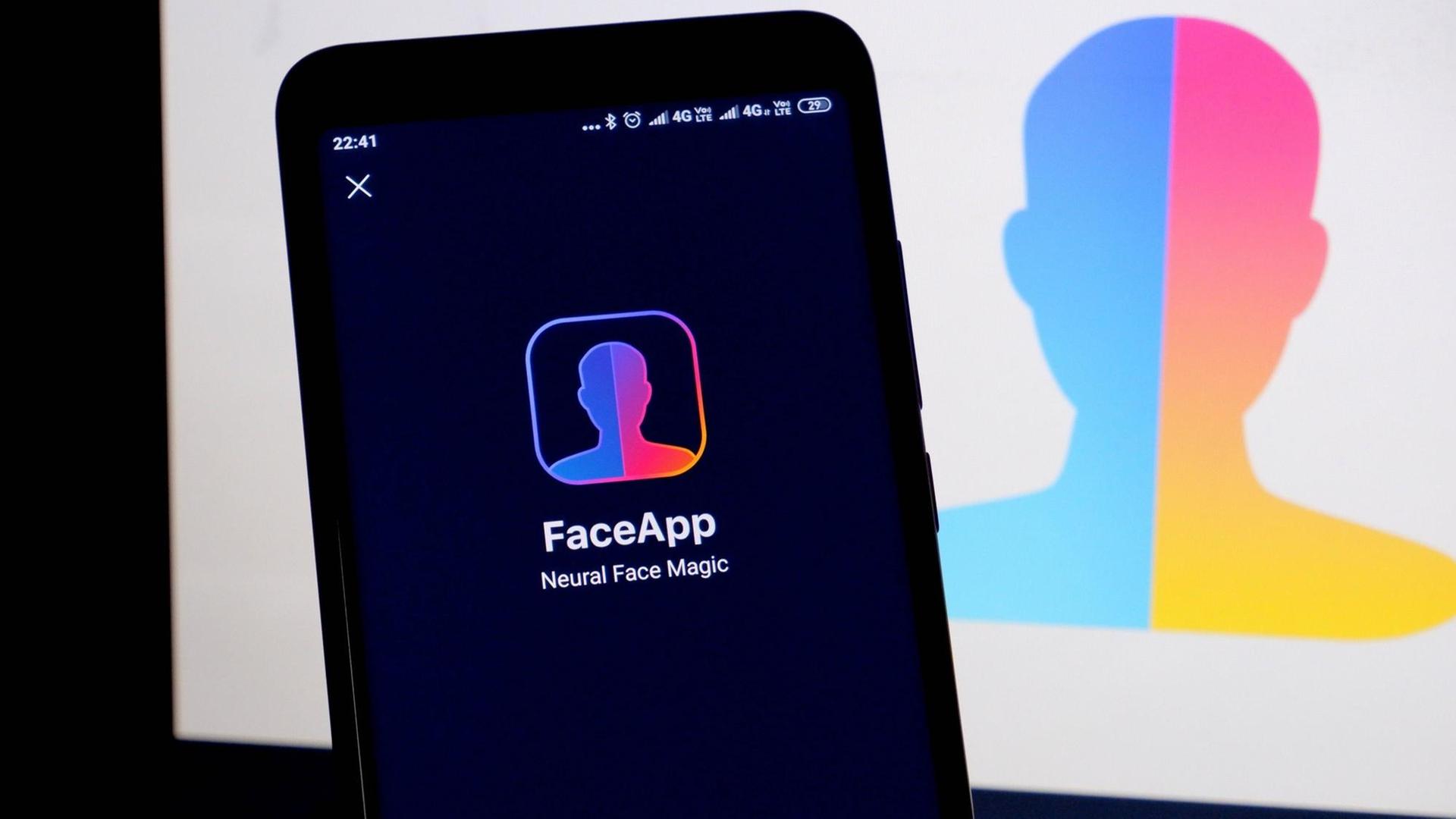 Ein User startet die FaceApp. Ein User startet die FaceApp.