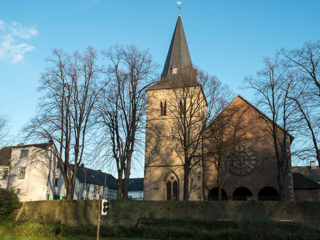 Die Kirche St. Gereon in Monheim Die Kirche St. Gereon in Monheim