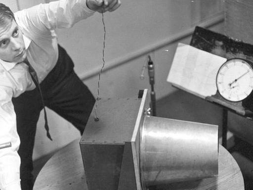 Karlheinz Stockhausen 1962. Das erste Foto des Komponisten im Studio für Elektronische Musik