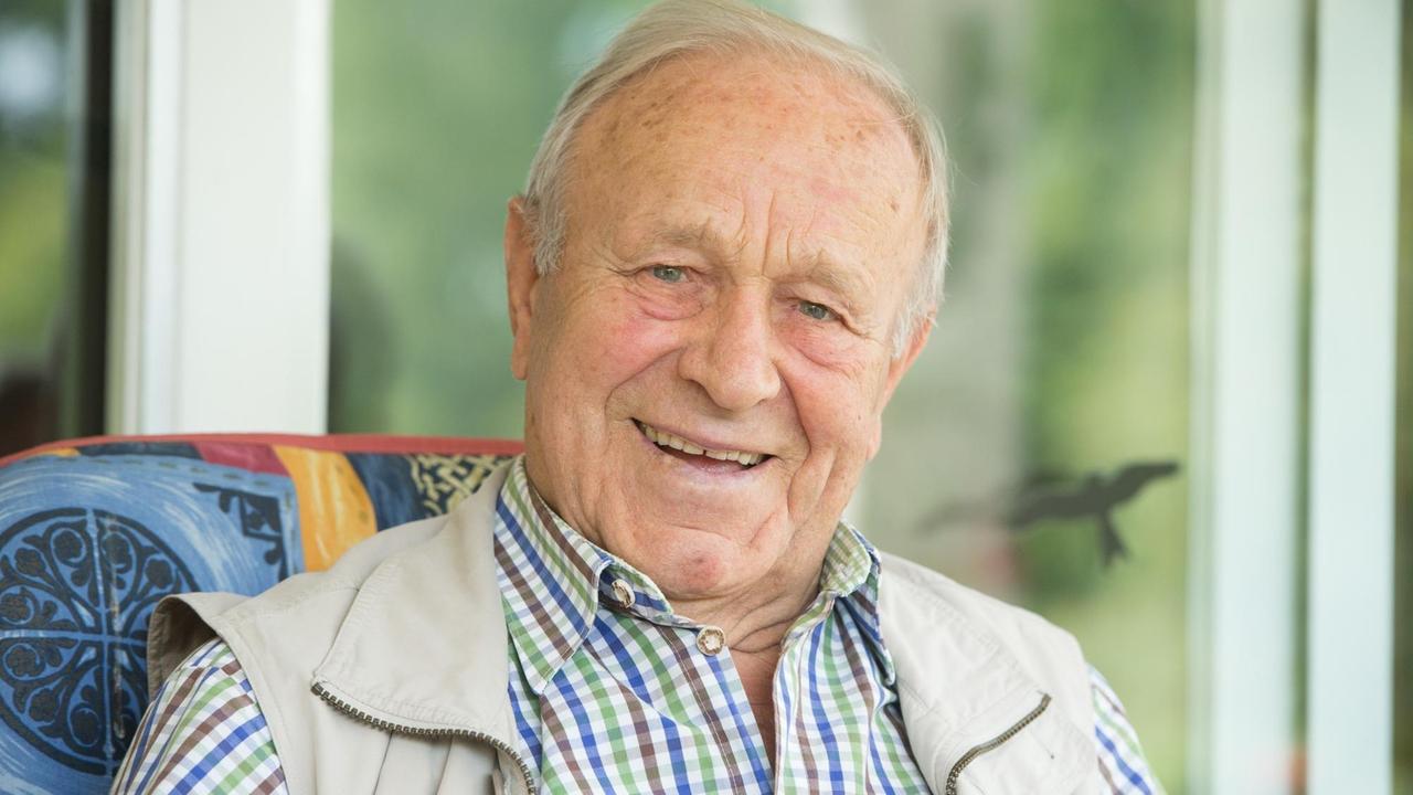 06.09.2018, Bayern, Klardorf: Der ehemalige Landrat des Landkreises Schwandorf, Hans Schuierer (SPD), aufgenommen während eines Interviews zum Kinofilm ?Wackersdorf?. Foto: Timm Schamberger/dpa | Verwendung weltweit 06.09.2018, Bayern, Klardorf: Der ehemalige Landrat des Landkreises Schwandorf, Hans Schuierer (SPD), aufgenommen während eines Interviews zum Kinofilm ?Wackersdorf?. Foto: Timm Schamberger/dpa | Verwendung weltweit