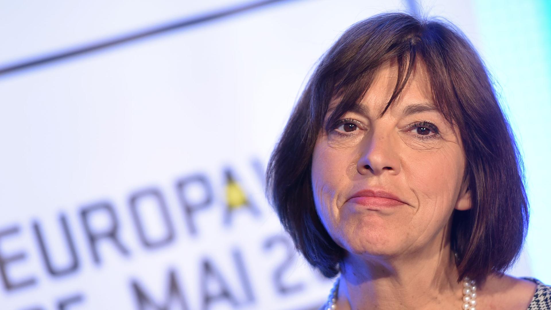 Die Spitzenkandidatin von Bündnis 90/Die Grünen für die Europawahl Rebecca Harms spricht am 25.05.2014 beim Europawahlabend des deutschen Informationsbüros des EU-Parlaments in Berlin auf einer Pressekonferenz. Die Spitzenkandidatin von Bündnis 90/Die Grünen für die Europawahl Rebecca Harms spricht am 25.05.2014 beim Europawahlabend des deutschen Informationsbüros des EU-Parlaments in Berlin auf einer Pressekonferenz.