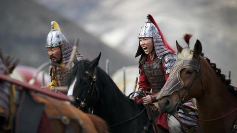 Bild aus dem Film "Mulan": Krieger auf Pferden
